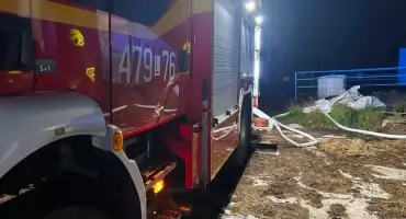 Pożar budynku gospodarczego w Józefowie Drugim. W akcji pięć zastępów straży i służby techniczne