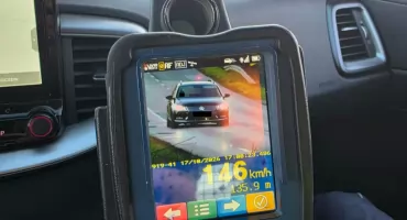 Pędził 146 km/h przez wieś. 27-latek stracił prawo jazdy i dostał wysoki mandat